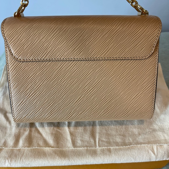 ✨Stunning Louis Vuitton Twist MM✨ - Picture 5 of 12